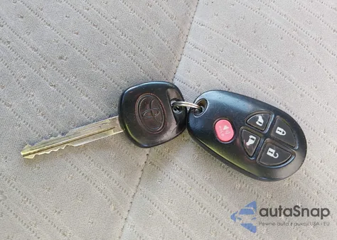 2019 Toyota Sienna Le 7 Passenger z USA, uszkodzony, nr VIN 5TDJZ3DC4KS212660